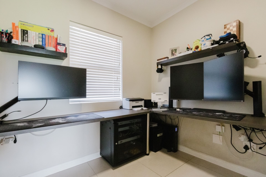 4 Bedroom Property for Sale in Sunningdale Western Cape